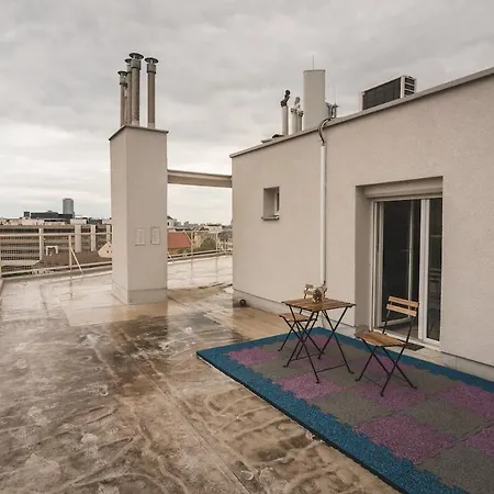 With An Old Town View Μπρατισλάβα