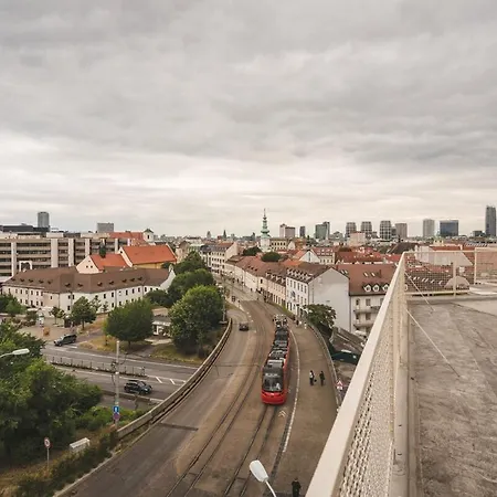 With An Old Town View דירה