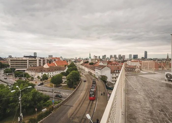With An Old Town View דירה