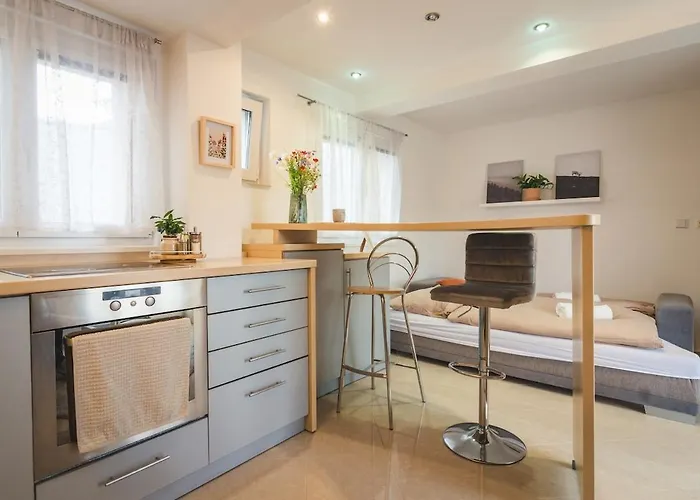 With An Old Town View דירה